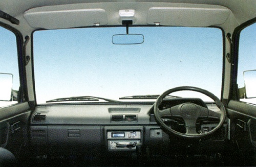 interior-dashboard-mobil-suzuki-carry