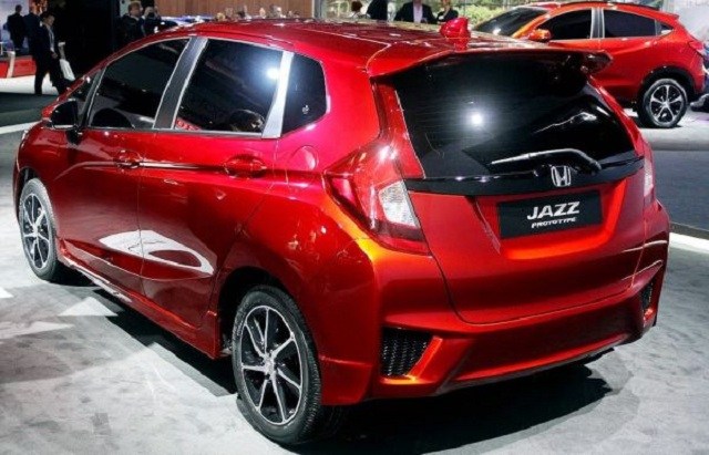 2017-Honda-Jazz-rear-view