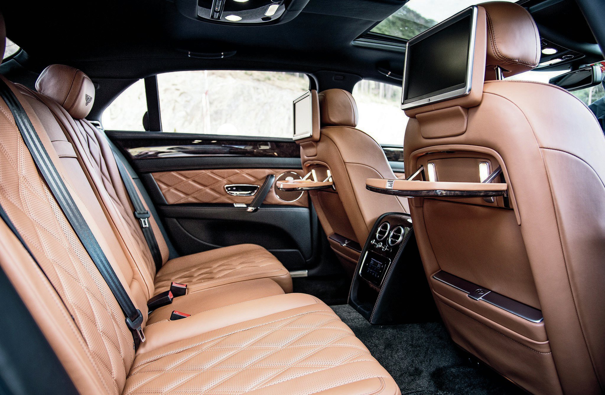 2016-Bentley-Flying-Spur-rear-seat