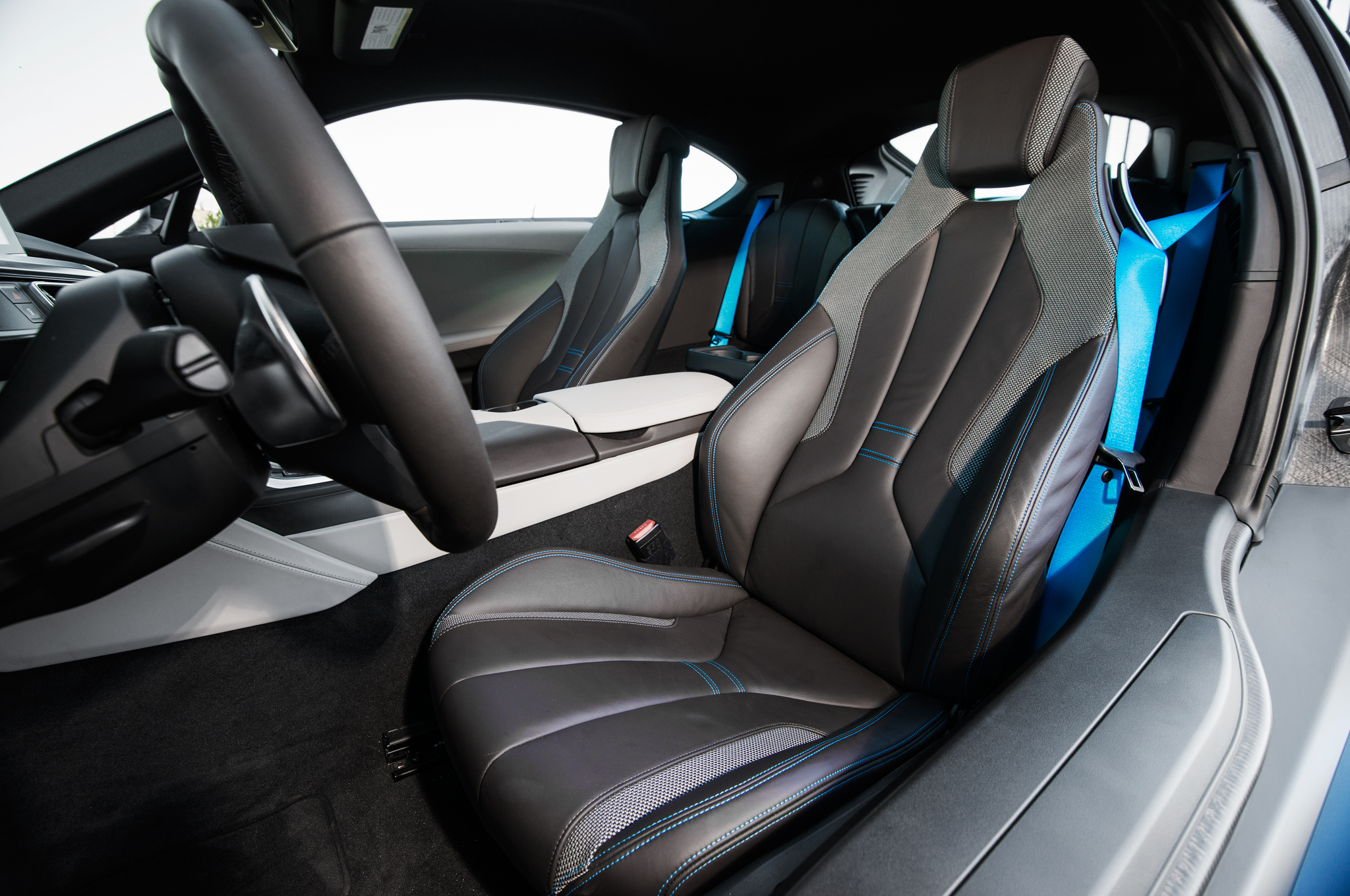 BMW-i8-driver-interior-seats