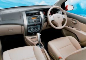 interior-dashboard-mobil-nissan-grand-livina