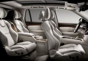 interior-dashboard-mobil-volvo-xc90
