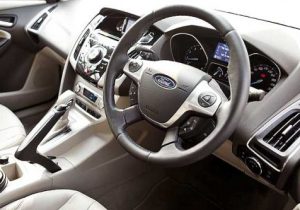 interior-mobil-ford-focus